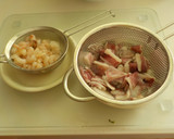 Foto del paso 2 de la receta: Albóndigas de calamares pequeños, espinacas y gamba pelada