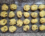 Foto del paso 4 de la receta: Galletitas de garbanzo y mijo con chocolate y pasas