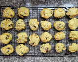 Foto del paso 4 de la receta: Galletitas de garbanzo y mijo con chocolate y pasas