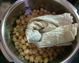 A picture of step 1 of Pindi Chole recipe.