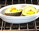 Foto langkah ke 3 dari resep Avocado Egg Bake.