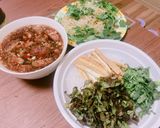 Hình bước làm 6 của món Bún trộn chan chả nhà làm 😆 Thập cẩm rau đậu đủ cả cho xanh ruột nha