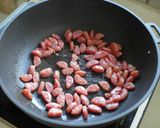 A picture of step 3 of [Single Serving] Stir-Fried Sausage Pasta.