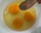A picture of step 1 of Scrambled Eggs with Shrimp (虾仁滑蛋).