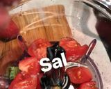 Foto del paso 1 de la receta: Sopa de tomate con albahaca acompañado de tropezones de aguacate, cebollaMorada y fresa