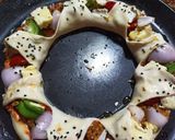 চিকেন টিক্কা রিং পিজ্জা (chicken tikka ring pizza recipe in Bengali) রেসিপির ধাপ 15 ছবি