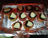 Foto langkah ke 5 dari resep Tomat Pesto Mozarella.