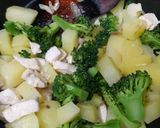 Foto langkah ke 3 dari resep Baked potato cheese and broccoli.