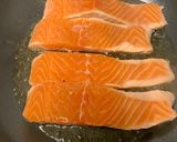 A picture of step 1 of Salmon Red curry.