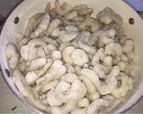 Foto del paso 1 de la receta: Salmón navideño con salsa de coco y camarones