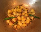 A picture of step 2 of Aloo Bhindi.