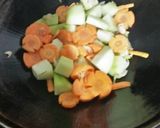 Foto langkah ke 3 dari resep Tahu Kentang Goreng Sayur Kecap.