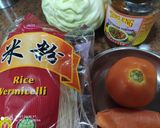 A picture of step 1 of Fried tom yam rice noodle (bee hoon).