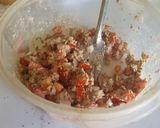 Foto del paso 3 de la receta: Desayuno: Pan con atún, cebolla y tomate