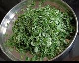 A picture of step 1 of Methi Besan.
