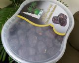 Foto langkah ke 1 dari resep Infuse water Ajwa, Madu, Chia seed.