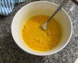 Foto del paso 2 de la receta: Tortilla de huevo con cebolla blanca