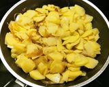 Foto del paso 2 de la receta: Tortilla de Patata cremosa con Cebolla caramelizada