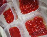 Foto langkah ke 4 dari resep Simple Strawberry cheesecake.