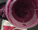 A picture of step 2 of Dragon Fruit Smoothie Bowls.