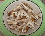 Foto del paso 5 de la receta: Kayaku Gohan (かやくご飯)