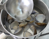 Foto del paso 6 de la receta: Asari no Sumashi_jiru (アサリのすまし汁) - Caldo clara japonés con Almejas