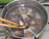 Foto del paso 4 de la receta: Almejas al vapor de vino y mantequilla (アサリのバター酒蒸し)