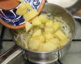 Foto del paso 5 de la receta: Sopa de miso con papa y cebolla (ジャガイモと玉ねぎの味噌汁)