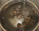 Foto del paso 2 de la receta: Almejas al vapor de vino y mantequilla (アサリのバター酒蒸し)