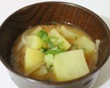 Foto del paso 12 de la receta: Sopa de miso con papa y cebolla (ジャガイモと玉ねぎの味噌汁)