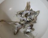 Foto del paso 1 de la receta: Iriko Dashi (いりこ出汁)