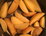 Foto del paso 3 de la receta: Camarones al Ajillo & Papas salteadas
