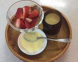 Hình bước làm 1 của món Smoothies dâu và sữa chua đậu nành