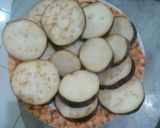 A picture of step 1 of Fried spicy eggplant .