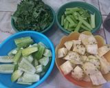Foto langkah ke 1 dari resep Green Pressed Juice.