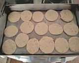 Foto del paso 8 de la receta: Bizcochitos de cebolla y maicena