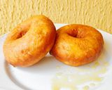A picture of step 2 of Orange juice doughnuts.