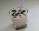 A picture of step 2 of Oreo MilkShake.