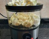 Foto del paso 2 de la receta: Coliflor con huevo y queso