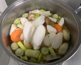 รูปขั้นตอนการทำที่ 3 ของ ซุปมิโซะผักรวม กับสันในไก่