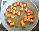 Foto del paso 2 de la receta: Huevos rotos con chistorra y pimientos verdes