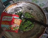Foto langkah ke 2 dari resep Jukut Goreng (Saladah Air Goreng).