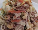Foto del passaggio 6 della ricetta Noodles ai frutti di mare e verdure croccanti