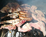 Foto del paso 2 de la receta: Patatas al caliu con carne a la brasa