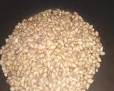 A picture of step 1 of Peanut burger.