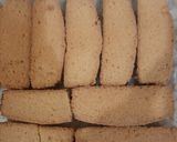A picture of step 1 of Cake rusk custard with jelly.