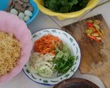 Foto langkah ke 1 dari resep Mie Goreng Kecap Pedas.
