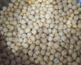 Foto del paso 1 de la receta: Garbanzos guisados en cúrcuma con shiitake y gambones