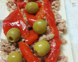 Foto del paso 1 de la receta: Pastel de pan de molde relleno pasión, acompañado de puré de patatas con virutas de jamón 