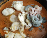 Foto del paso 7 de la receta: Cazuela de rape y gambas con salsa de almendras